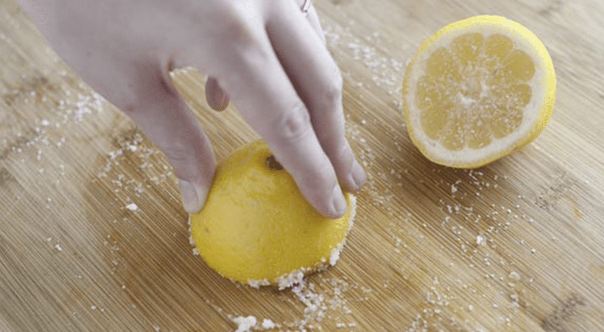 Разделочная доска с лимоном