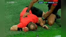 Hincha le rompe la cabeza a un árbitro en pleno partido de la Europa League [VIDEO] [FOTOS]
