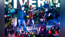 La fuerte caída de Jerry Rivera durante concierto, que lo llevó al hospital [VIDEO]