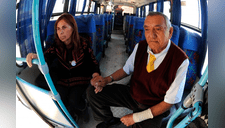 Chofer tiene que llevar a su esposa con alzheimer al bus donde trabaja porque nadie la puede cuidar [VIDEO]