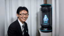 Japonés se casa con holograma ánime y afirma es mejor que alguien de carne y hueso