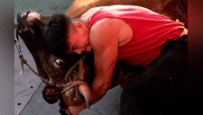 Las brutales luchas libres entre humanos y toros [VIDEO]