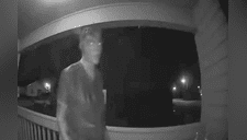 ‘Zombie’ intentó colarse dentro de una casa y golpeó su cabeza contra la puerta [VIDEO]