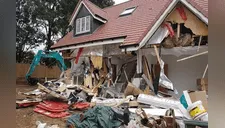 Obrero destruyó casas que recién había construido porque no le quisieron pagar [VIDEOS]