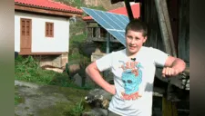 Adrián, el único niño que vive en un pueblo de Asturias y no quiere que haya nadie más de su edad