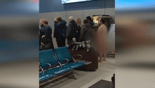 Sujeto se desnuda en aeropuerto e intenta abordar avión [VIDEO]