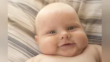 Bebé mira por primera vez a su papá sin barba y su reacción se vuelve viral (VIDEO)