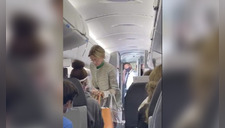 Mujer que se negó a usar mascarilla fue expulsada entre aplausos de un avión (VIDEO)