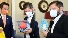 Chile: ministro japonés regala peluche de Squirtle de Pokemon al presidente electo Gabriel Boric
