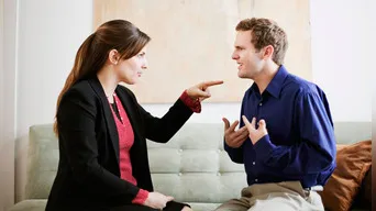 ¿Cómo detectar una mentira? 10 señales del lenguaje corporal lo revelan