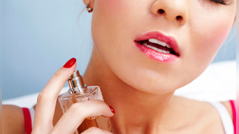 ¿Qué zona del cuerpo absorbe mejor el perfume? Especialista lo revela