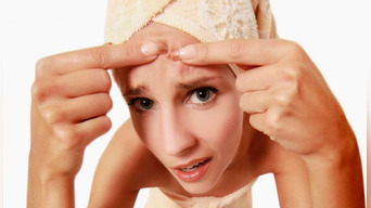 5 peligros que corre tu salud al reventar los granitos, tu piel corre muchos riesgos