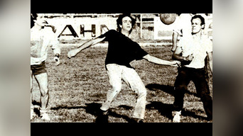 Gustavo Cerati con Soda Stereo en pleno partido de fútbol en Puerto Montt (1987)