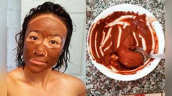 Ella usa una máscara de cacao en su piel con ingredientes comunes, el resultado es increíble