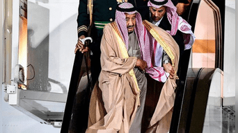 Rey de Arabia Saudita pasó bochornoso incidente en aeropuerto ruso. 