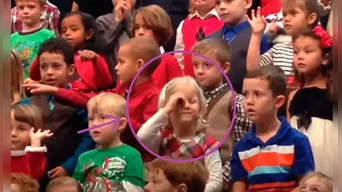 Niña de 5 años cantó con lenguaje de señas para que sus padres sordos entiendan 