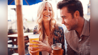 Estudio reveló que beber alcohol en pareja resulta beneficioso para la relación
