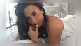 Demi Lovato demuestra que el blanco es su color. 