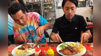Youtuber peruano registró las reacciones de dos japoneses tras comer pollo a la brasa por primera vez