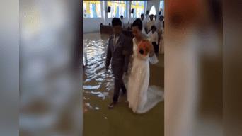Matrimonio en plena inundación se convirtió en viral. 