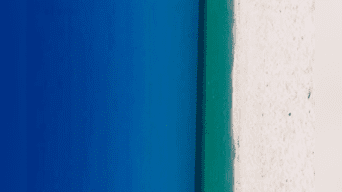 Internautas se han dividido en dos bandos para definir si lo que muestra la imagen es una playa o una puerta de madera