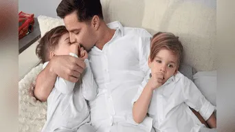 Ricky Martin tiene dos hermosos hijos que nacieron por vientre de alquiler y ella es su hermosa madre. 
