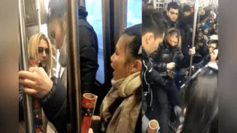Pasajeros de metro intentaron parar la agresiva actuación de la mujer contra menor asiática