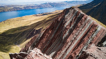 ¡El Perú no deja de sorprendernos! Descubren un nuevo atractivo turístico similar a la Montaña de 7 Colores (VIDEO)