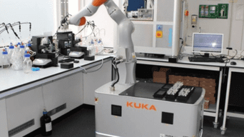 Este robot hace experimentos químicos y descubrimientos científicos (FOTOS)