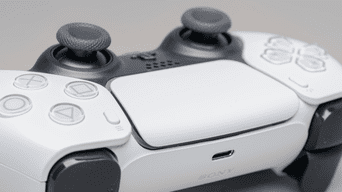Múltiples reportes señalan que las unidades de DualSense, el control oficial de PS5, traen un desperfecto llamado drifting./Fuente: Unsplash.