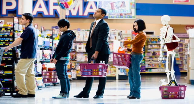 ¿Por qué sientes que tienes la fila más lenta en los supermercados? Aprende a elegir