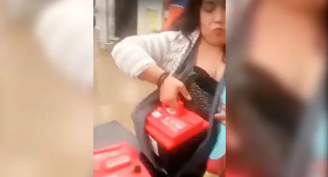 Mexicana usa a su bebé para robar baterías de auto