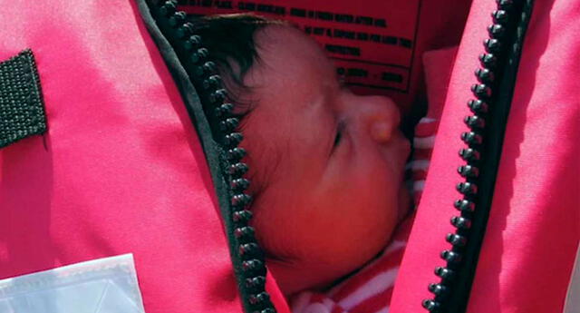 ¿Por qué dejaron a este bebé en un chaleco salvavidas? El drama de los sirios 