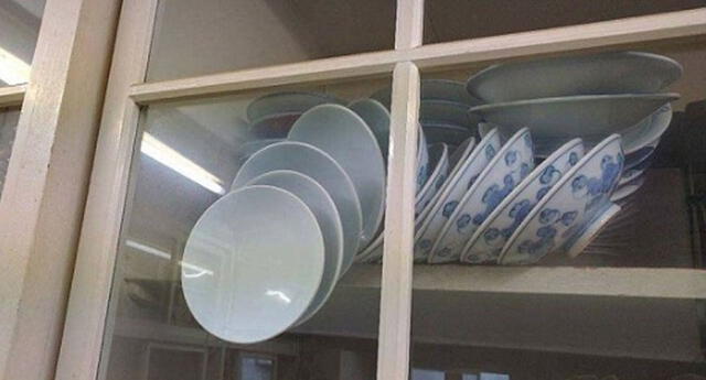 Viral: ¿Cómo puedo abrir este armario sin romper los platos?