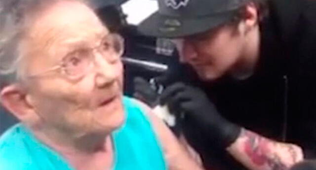 El sueño de esta abuela era tatuarse y no dudó en escaparse de un asilo para cumplirlo