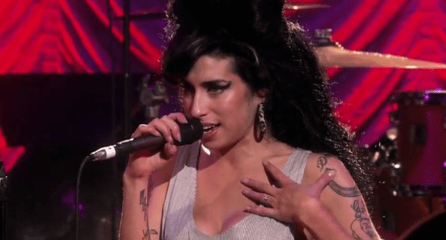 En pleno almuerzo pre-Grammy transmitieron el tráiler del documental de Amy Winehouse.