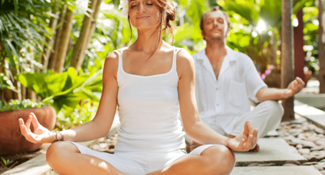 El yoga te relaja la mente y elimina los pensamientos negativos de tu vida.