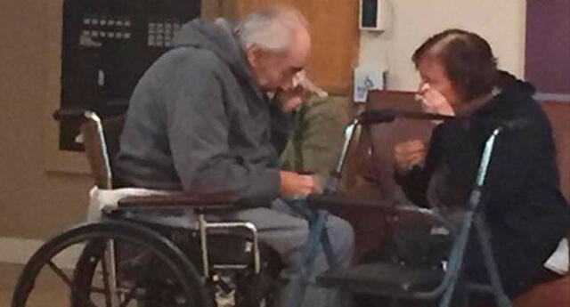 Estos ancianitos han conmovido a toda la red con su triste despedida. 