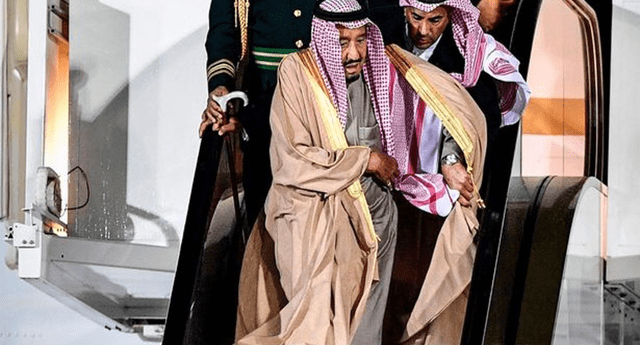 Rey de Arabia Saudita pasó bochornoso incidente en aeropuerto ruso. 