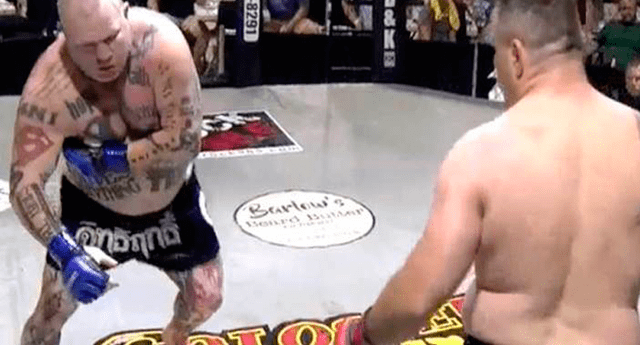 Luchador  'Big John' Ivey protagonizó una peculiar escena durante una pelea en una competencia de Artes Marciales Mixtas