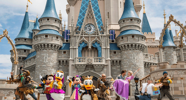 Disney World abrió convocatoria para vivir y trabajar en sus parques durante un año