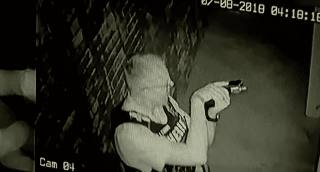 Un ladrón entró en pánico al quedar atrapado en una habitación de un edificio donde entró a robar