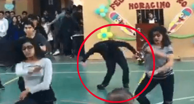  Alumnos demostraban sus increíbles pasos de baile en un colegio, pero uno de ellos hizo el ridículo.