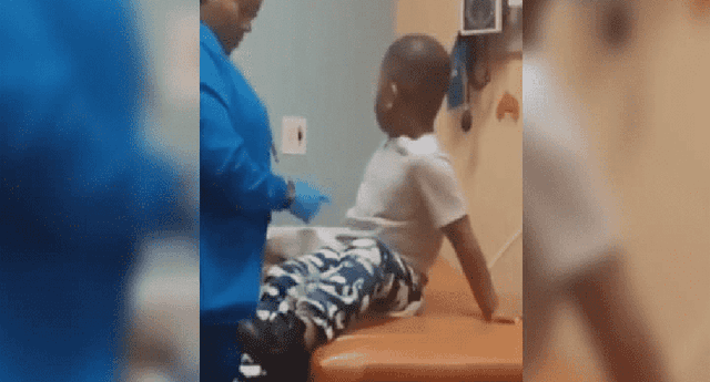 Enfermera realiza increíble truco a la hora de inyectar un niño y evita que llore. 