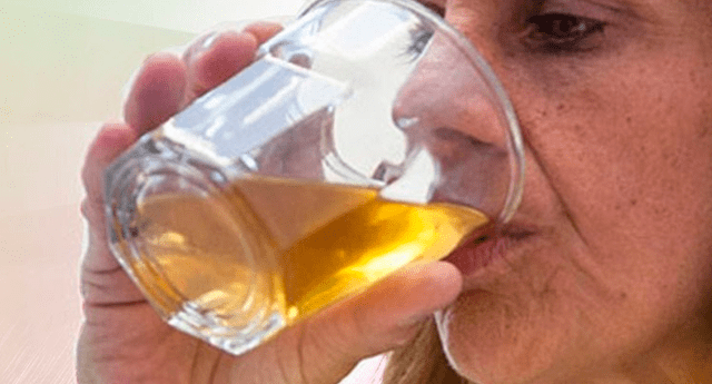Especialistas afirman que no hay ninguna evidencia científica que pruebe los "beneficios" de beber orina