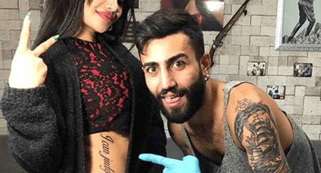 Sexy turca se hace tatuaje gigante y experto lo arruina. 