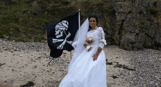 ¿Recuerdas a la mujer que se casó con un pirata fantasma? se divorció y ahora sufre. 
