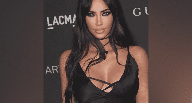Kim Kardashian posa en sexy bikini, pero su “cara lavada” a sus 38 años impacta a fans.