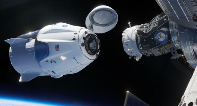 La cápsula Crew Dragon de SpaceX se acopló exitosamente a la estación espacial internacional.