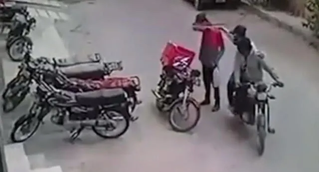 Repartidor de comida es asaltado, pero ladrones le devuelven todas sus pertenencias luego de verlo llorar  [VIDEO]